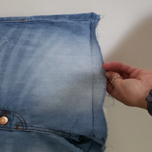 KanCan jean shorts, light wash, button fly, size 8/29 High Stretch Beach Vaca - Picture 8 of 11